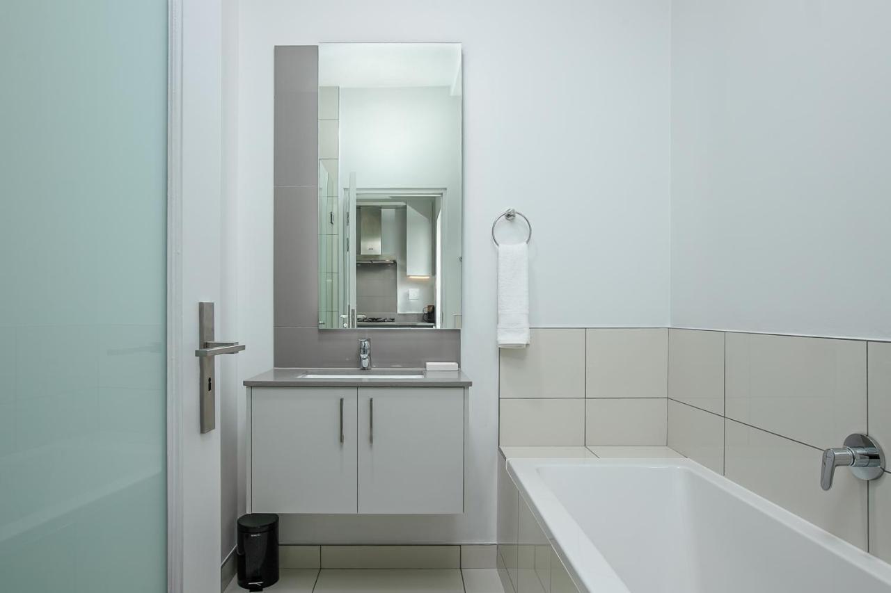 The Median Serviced Apartment Collection Johannesburg Dış mekan fotoğraf