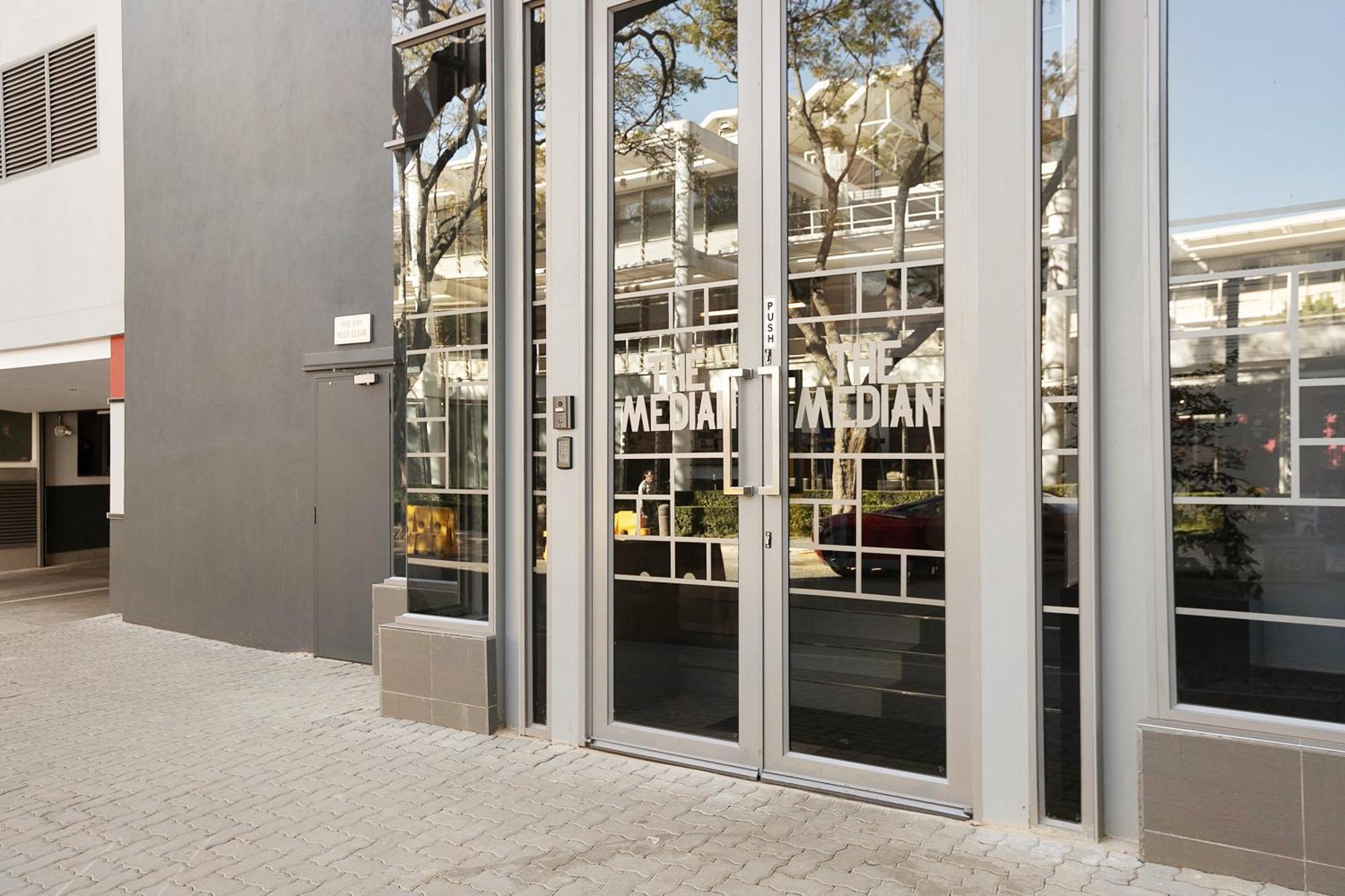 The Median Serviced Apartment Collection Johannesburg Dış mekan fotoğraf
